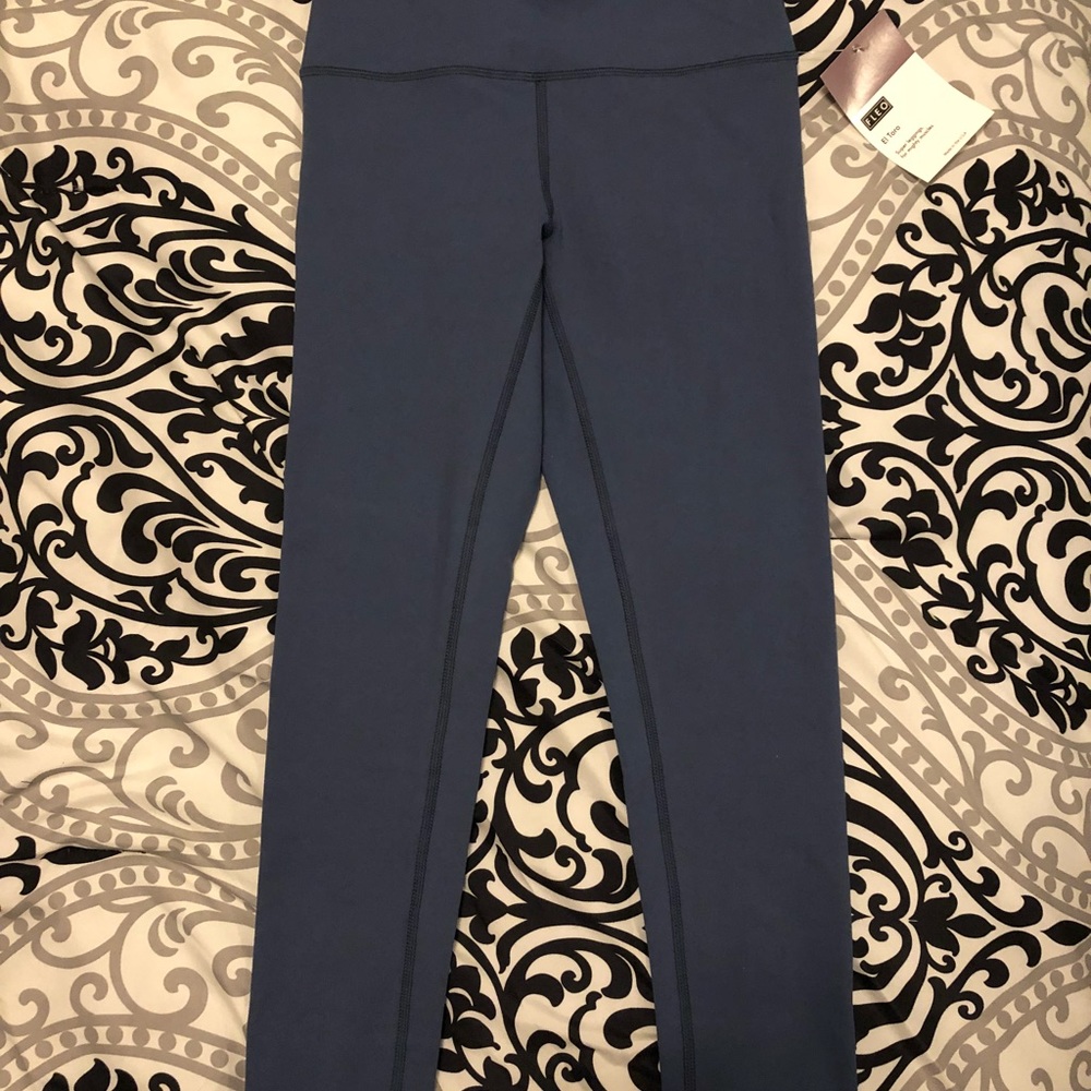 NWT Fleo El Torro 25” Leggings